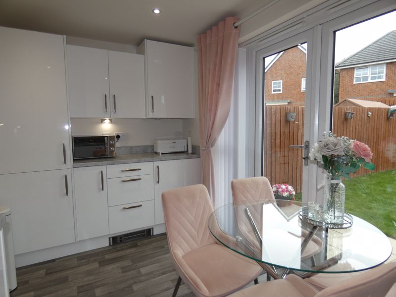 Kitchen/Breakfast- click for photo gallery